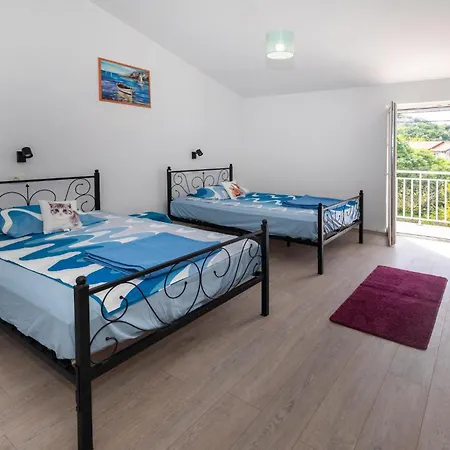 Дом отдыха 2 Bedroom Awesome In Peracko Blato