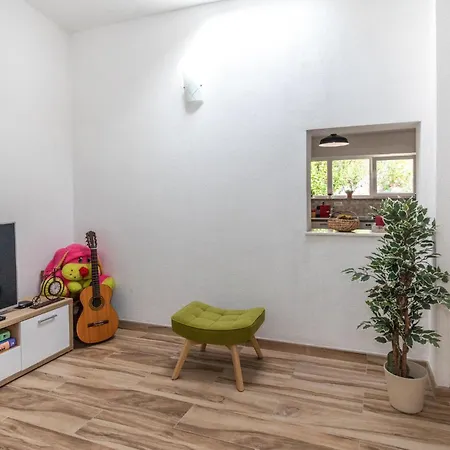 Gorgeous In With Kitchen Holiday home *