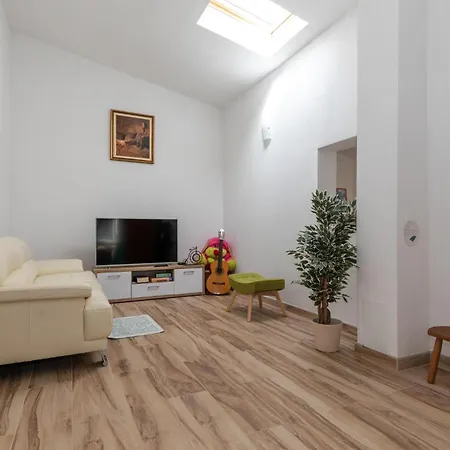 2 Bedroom Awesome In * Peracko Blato