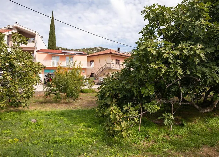 2 Bedroom Awesome In Semesterbostad