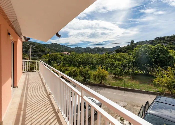 2 Bedroom Awesome In Semesterbostad Peracko Blato