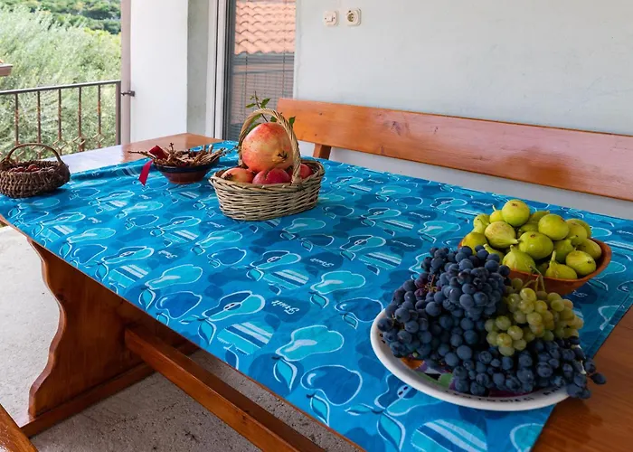 2 Bedroom Awesome In Semesterbostad Peracko Blato