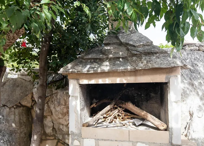 2 Bedroom Awesome In Peracko Blato