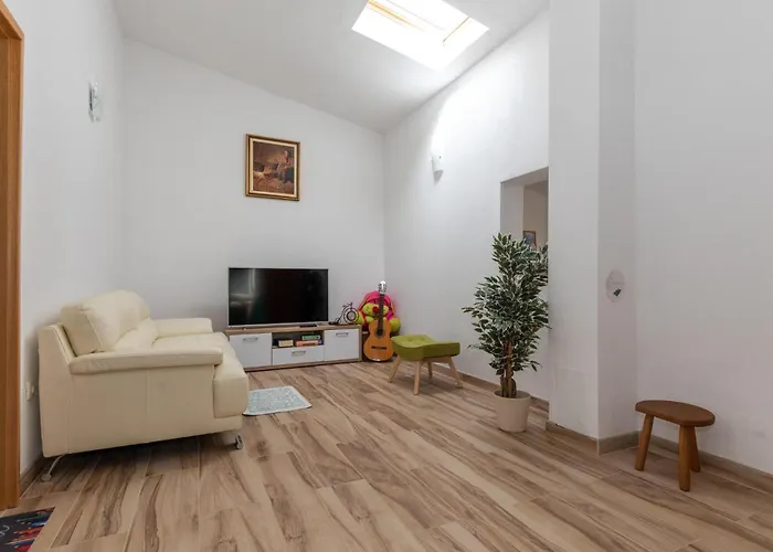 2 Bedroom Awesome In * Peracko Blato